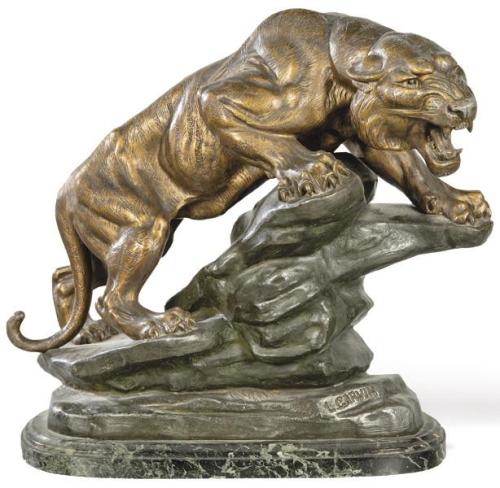  Leona Herida de bronce