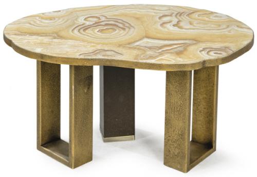  Mesa de centro con estructura de latón y madera, con tapa irregular de piedra de ágata.