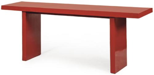  Consola de tapa rectangular sobre dos pedestales en madera lacada china roja.