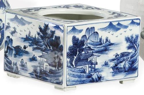  Macetero cuadrangular de porcelana china azul y blanco, ff. S. XIX pp. S. XX.