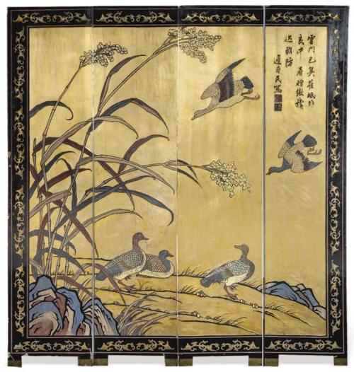  Biombo de cuatro hojas lacado en negro y reverso dorado con patos