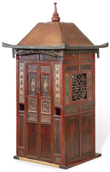 Palanquín o sedán chino de madera tallada, policromada y dorada, Dinastía Qing ff. S. XIX.
