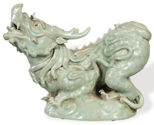  "Dragón" de porcelana china con vidriado celadón ff. S. XIX.