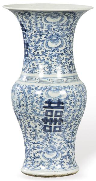 Jarrón de porcelana china azul y blanco, Dinastía Qing ff. S. XIX.