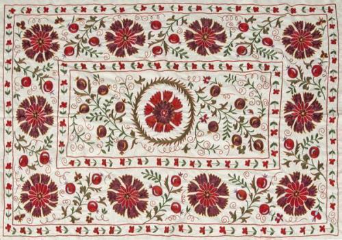 Souzani de algodón bordado con flores y tallos de colores, Uzbequistán S. XX.