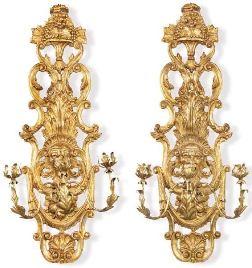  Pareja de apliques de madera tallada y dorada h. 1970