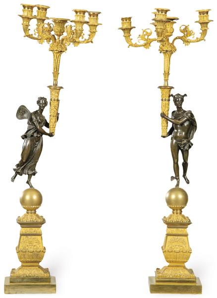  Pareja de candelabros de bronce dorado y patinado vástago antropomorfo