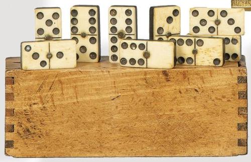  Dominó de hueso y ébano francés S. XIX.