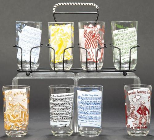  Juego de ocho vasos de cristal americano esmaltado de Hazel Atlas serie "Song Melody Glasses" h. 1950.