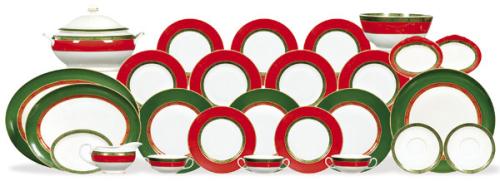 Vajilla de doce servicios en porcelana de Vista Alegre modelo FESTA, decorada en verde y rojo.