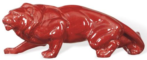 "León" de cerámica vidriada en rojo de estilo Art Deco.