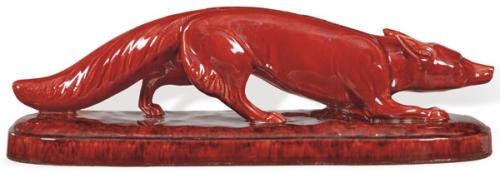 "Zorro" de cerámica vidriada en rojo de la Manufactura PM Sévres, Francia h. 1930-45.