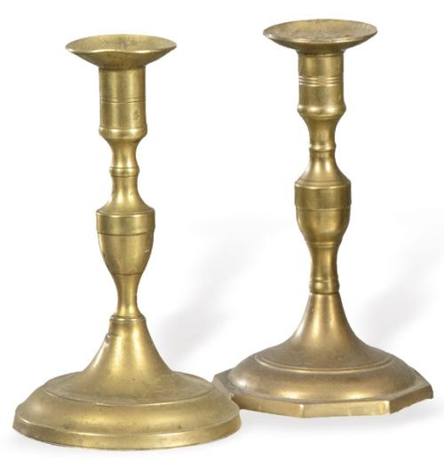 Dos candeleros de bronce dorado, España S. XIX.