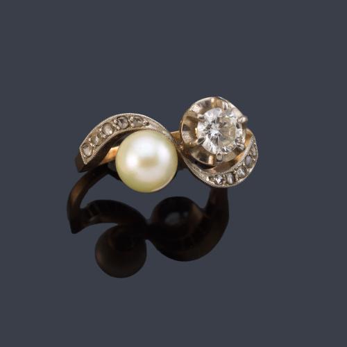 Anillo 'Tú y Yo' con perla de aprox. 6,80 mm y brillante de aprox. 0,45 ct.