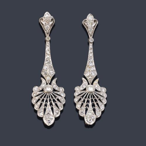 Pendientes largos con diamantes talla brillante y 8/8 de aprox. 3,00 ct en total.