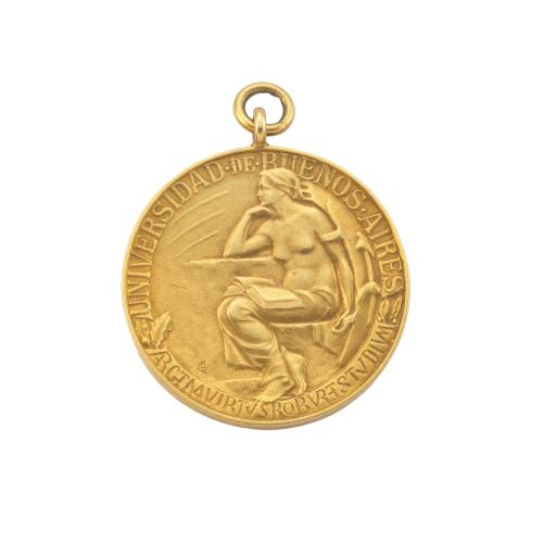 Colgante medalla de la Universidad de Buenos Aires en oro de 18 K.