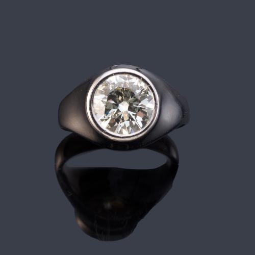  Solitario con brillante de aprox. 2,20 ct engastado en chatón.