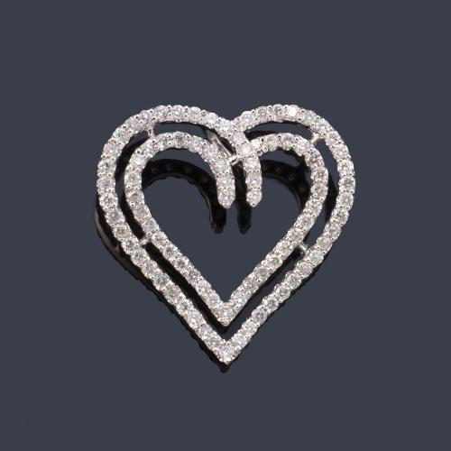 Colgante con doble corazón con brillantes de aprox. 0,85 ct en total.