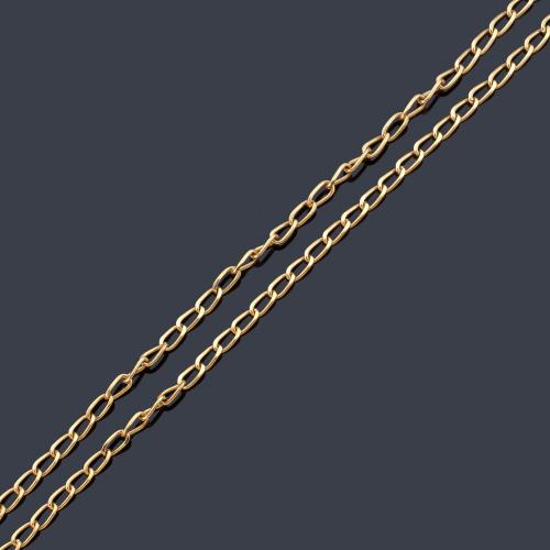 Cadena larga con eslabones ovalados en oro amarillo de 18K.