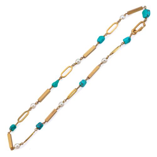 Collar con turquesas y perlitas con motivos de barrita realizados en oro amarillo de 18K.