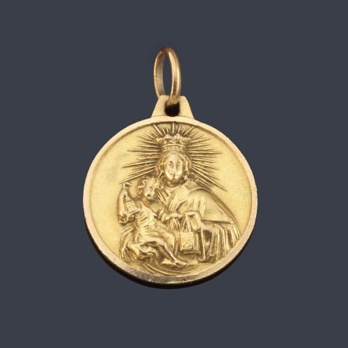 Medalla escapulario con La Imagen de La Virgen del Carmen con el Niño en brazos y en el anverso el Sagrado Corazón.