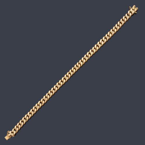 Pulsera con eslabones barbados en oro amarillo de 18K.