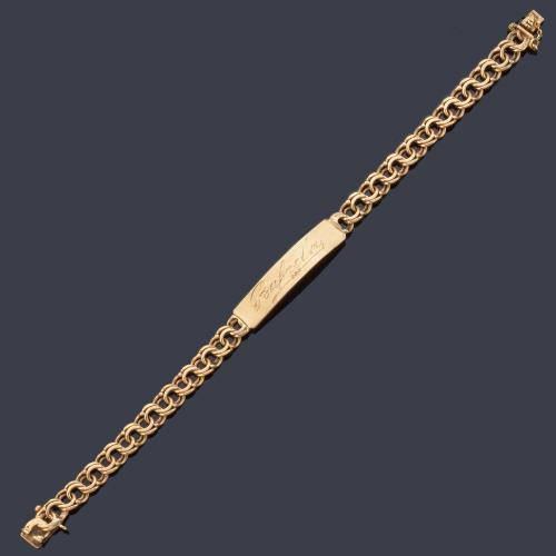 Pulsera-esclava con placa con inscripción 'Rafaela' y fecha, con eslabones húngaros en oro amarillo de 18K.