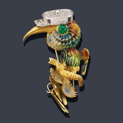 Broche con diseño de pájaro exótico con decoración de esmalte y motivo de sombrero con pavé de brillantes.