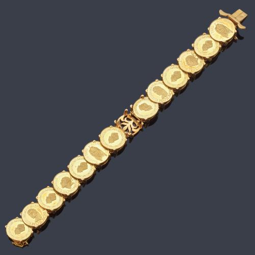 Pulsera con monedas conmemorativas de los gobernantes de Imperio Azteca en oro 22K, en montura de oro amarillo de 18K.