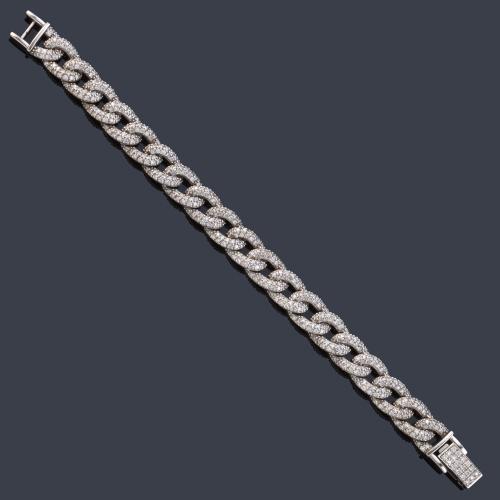 Pulsera con eslabones en pavé de brillantes de aprox. 8,00 ct en total.