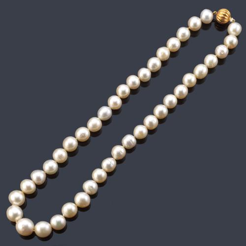 Collar con perlas Australianas de aprox. 11,05 - 14,47 mm con cierre esférico en oro amarillo de 18K.
