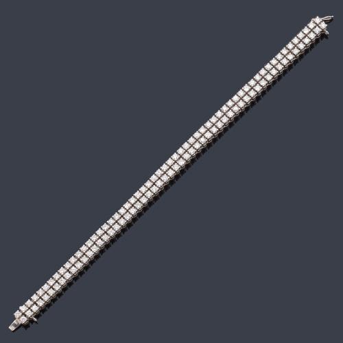 Pulsera doble rivière con brillantes de aprox. 5,60 ct en total.