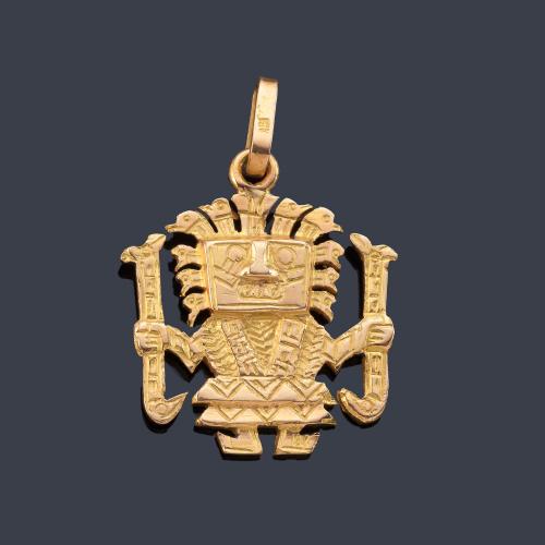 Colgante con motivo prehispánico en montura de oro amarillo de 18K.