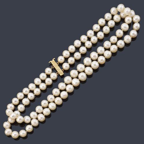 Collar con dos hilos de perlas Australianas de aprox. 9,32 - 10,29 mm con cierre en forma de barrita en oro amarillo de 18K.