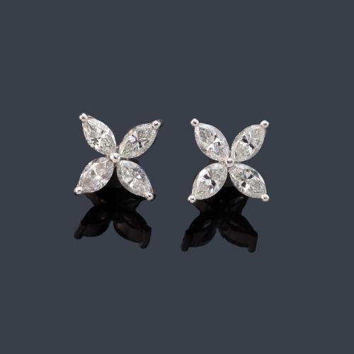 Pendientes cortos con diamantes talla marquís de aprox. 1,56 ct en total.