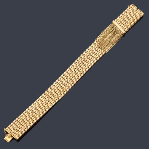 Pulsera años '40 con diseño de espiga y remate de flecos en montura de oro rosa de 18K.