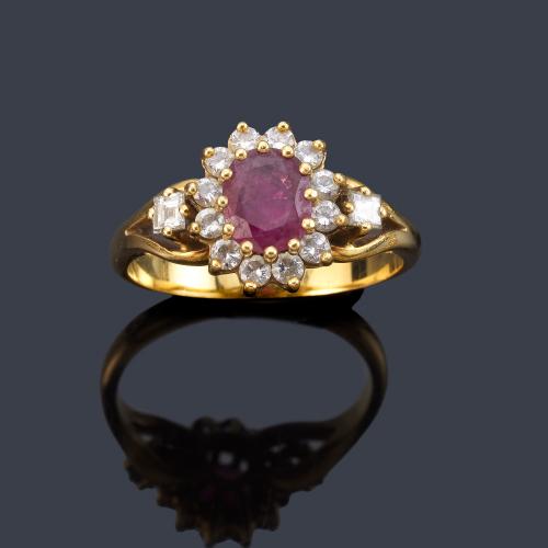 Anillo con rubí y diamantes