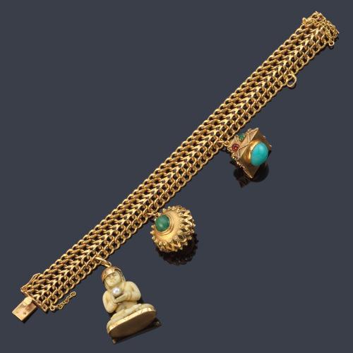 Pulsera con tres colgantes, un buda realizado en hueso y dos farolillos con cuarzos, turquesas y gemas de color.
