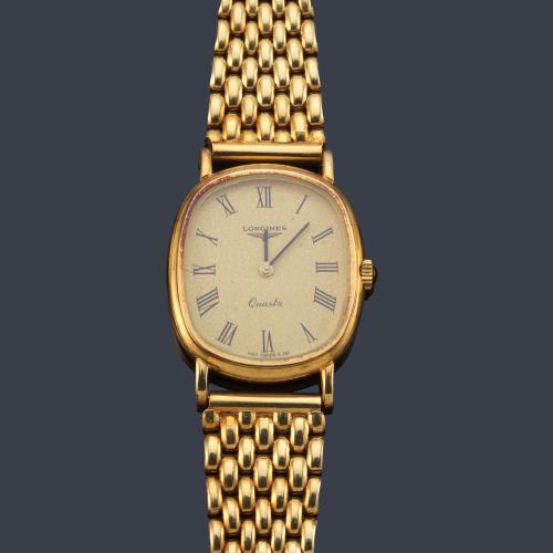 LONGINES de señora con caja y brazalete en oro amarillo de 18 K.