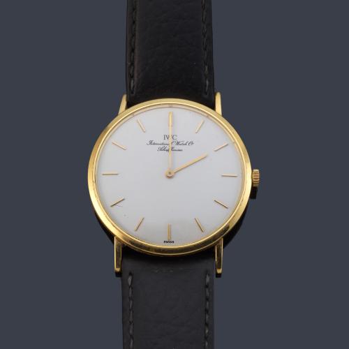IWC International Watch Co. ref. 2010-001 de caballero con caja en oro amarillo de 18 K. Con estuche y documentación.
