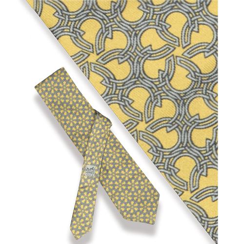 Corbata Hermès, herraduras sobre fondo amarillo