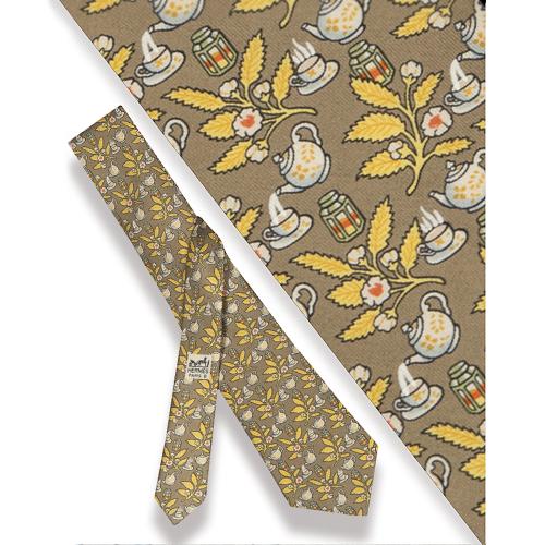 Corbata Hermés, hojas de te con teteras y tazas en fondo sepia.