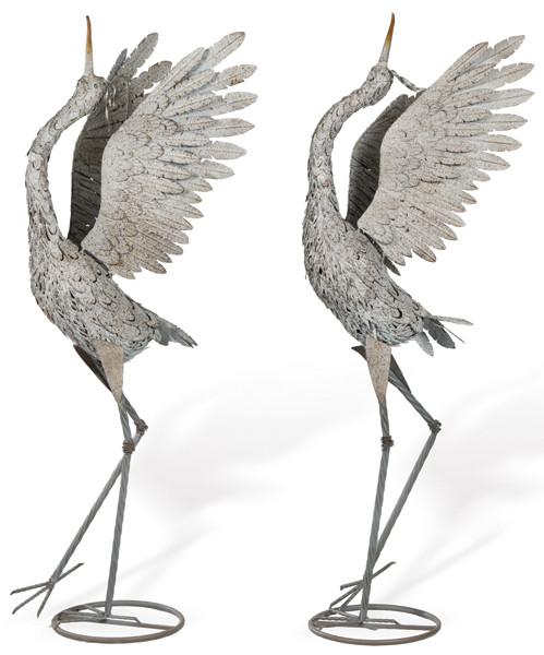 Pareja de garzas de hierro laminado y policromado para jardín.
