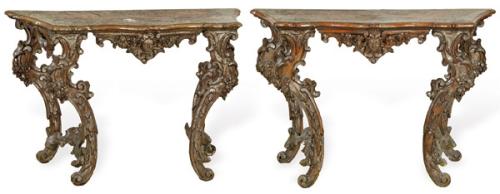 Pareja de consolas rococós en madera tallada y corleada