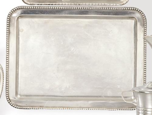 Bandeja rectangular de plata española punzonada Ley 916 de A. Muñoz pp. S. XX.