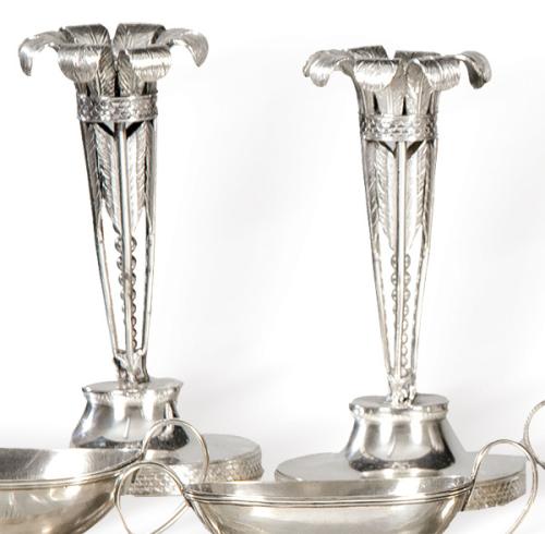 Pareja de candeleros de plata española punzonada, de la Real Fábrica de Platería Martínez, Madrid Villa y Corte 1822.