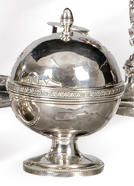 Jabonera de plata española punzonada UR/QUIZA, Madrid Villa y Corte 1817.