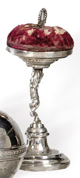 Acerico de plata española punzonada con marca de Ley de F. Farrés y marcador desconocido, Barcelon S. XIX.