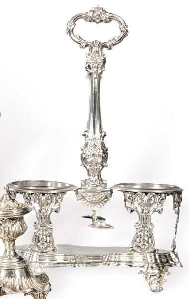 Recado de vinagreras de plata española punzonada con marcas ilegibles S. XIX.