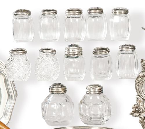 Lote de 16 saleros de cristal y plata española punzonada 1ª Ley.